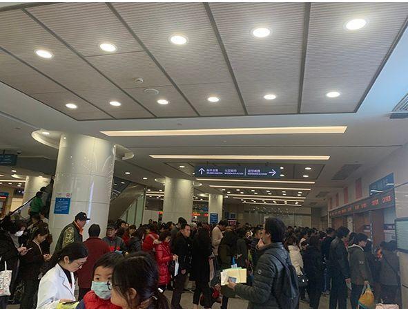 【中国青年网】一场流感花掉40万！丈夫跪求医生：只要能救她，多少钱都行