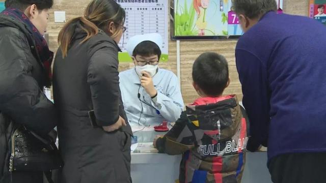 【中国青年网】一场流感花掉40万！丈夫跪求医生：只要能救她，多少钱都行