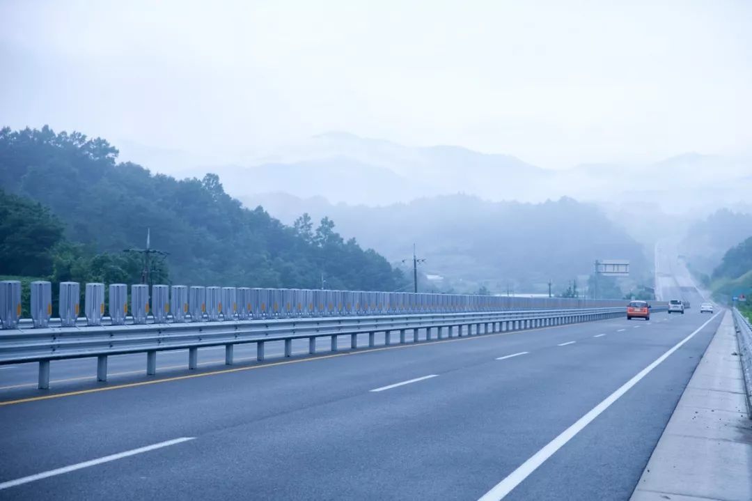 计划工期4年桂柳高速开工大修由四车道改八车道