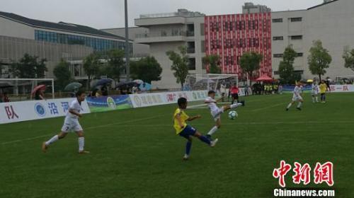 中国新闻网■教育部：2020年再建3000所足球特色幼儿园