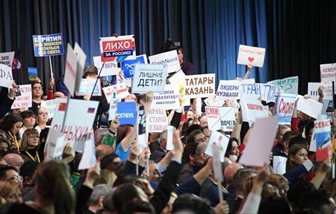 [海外网]普京年度记者会似狂欢节 克宫：“应援”海报不得超A3规格