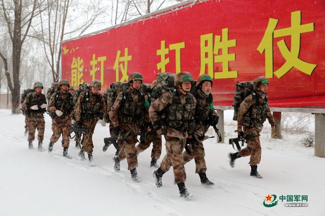 「中国军网」顶风冒雪，带你感受步兵特战队员的“王者时刻”