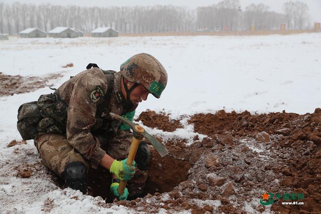 「中国军网」顶风冒雪，带你感受步兵特战队员的“王者时刻”