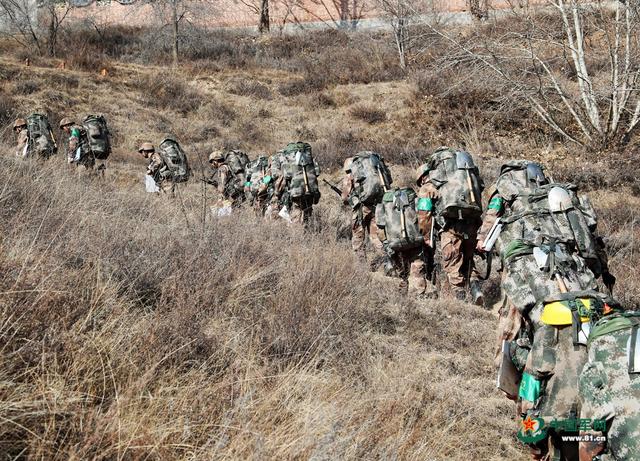 「中国军网」顶风冒雪，带你感受步兵特战队员的“王者时刻”