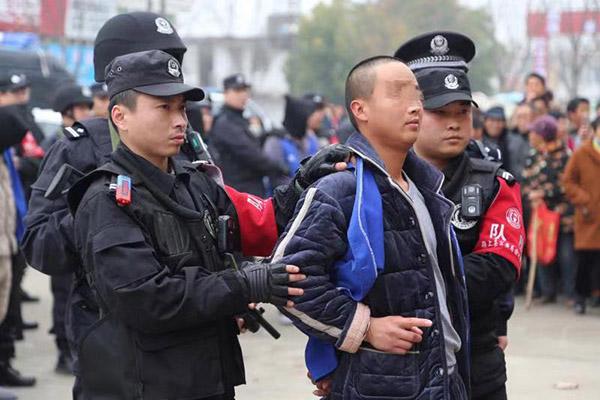 颍上:5名涉恶团伙犯罪嫌疑人公开指认现场