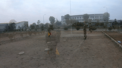 【中国军网】都说400米障碍是“会呼吸的痛”，兵哥咋还跑出哲理来了？