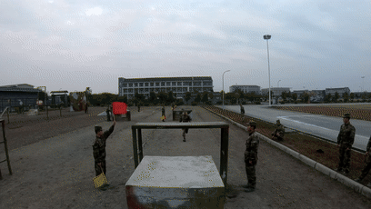 【中国军网】都说400米障碍是“会呼吸的痛”，兵哥咋还跑出哲理来了？