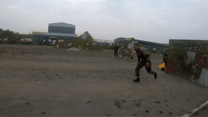 【中国军网】都说400米障碍是“会呼吸的痛”，兵哥咋还跑出哲理来了？