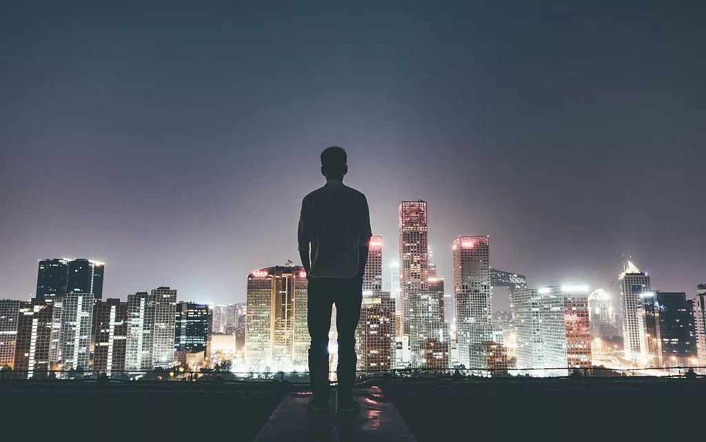 #21世纪经济报道#35岁是中年危机的开始？该如何克服“35岁现象”