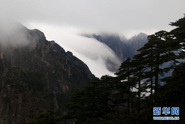 新华网发(何继宏 施广德 摄)12月20日,安徽黄山风景区雨后初霁,出现了