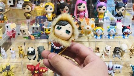 上观新闻：雇老阿姨排队、用电子秤辨娃……火爆盲盒催生职业倒卖者