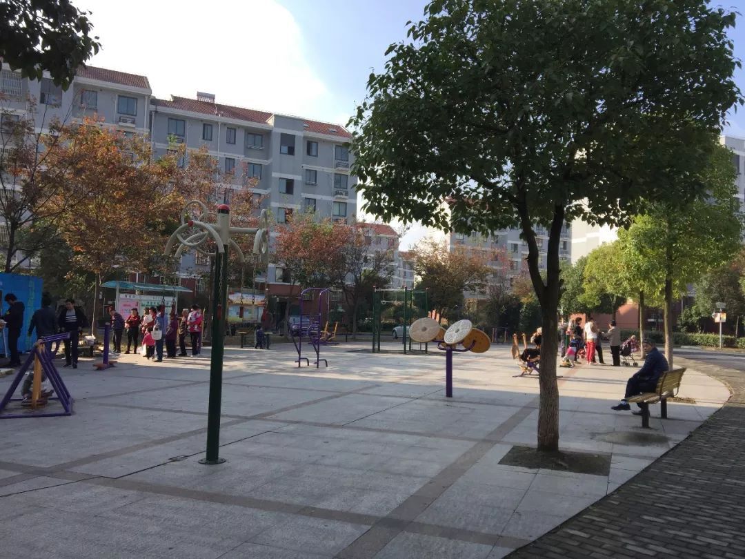 3,新源人家百姓健身步道    (叶校路355弄,新源人家小区内)   新源