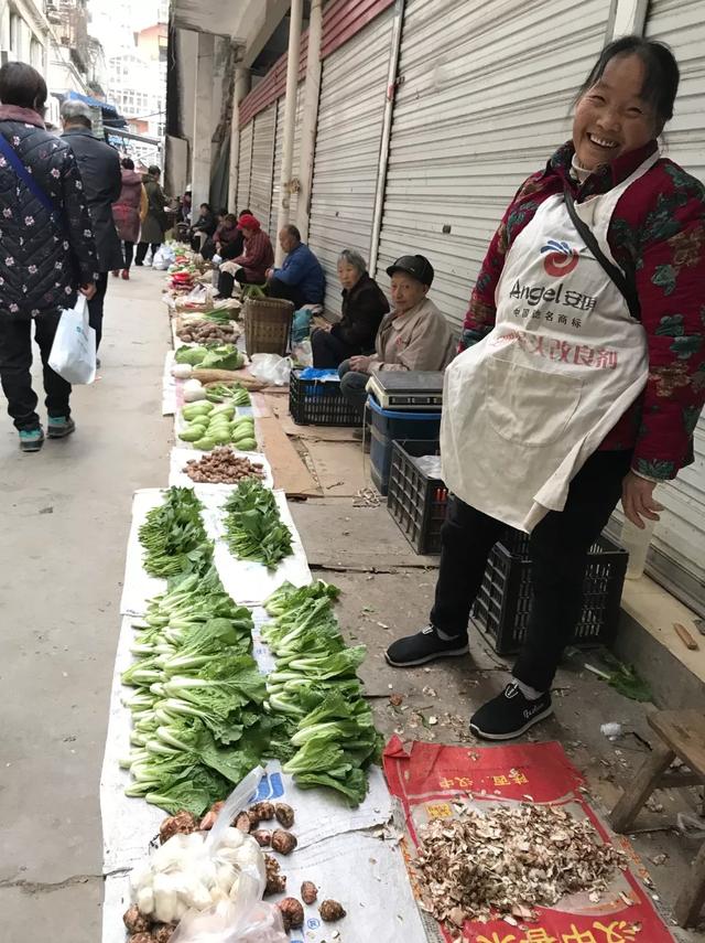 中国新闻周刊■地表最强吃货，他为每道菜写了一首诗