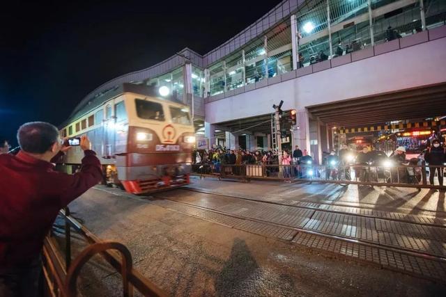 北京日报客户端：“宇宙中心”这家百货公司，也将说“再见”