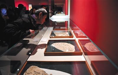 【新华网】到国博入“红楼梦”看曹雪芹书箱