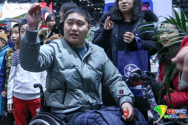 【中国青年网】飞镖有多好玩？带你直击飞镖竞技赛