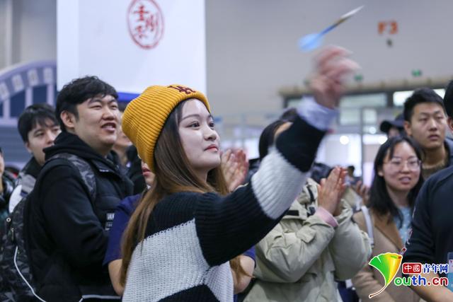 【中国青年网】飞镖有多好玩？带你直击飞镖竞技赛