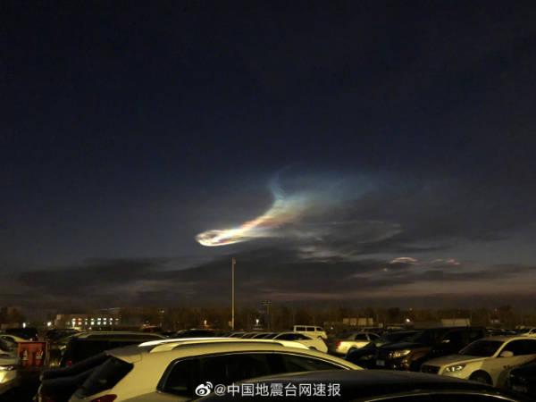 #观察者网#北京清晨，七彩祥云？