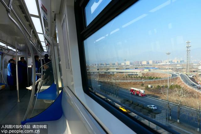 【人民网】北京地铁燕房线列车实现无人驾驶
