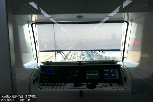 【人民网】北京地铁燕房线列车实现无人驾驶