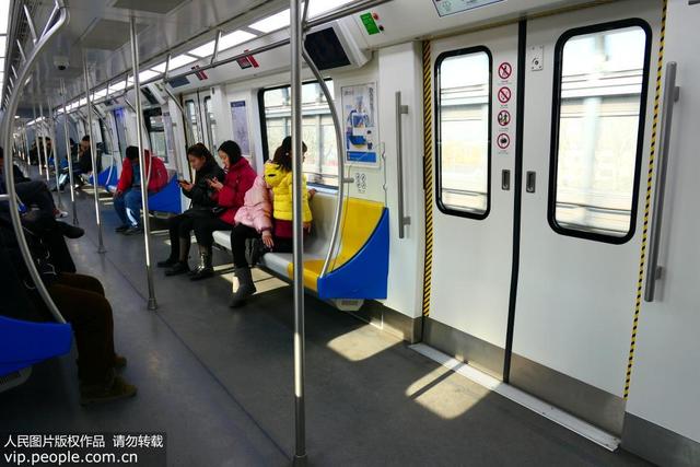 【人民网】北京地铁燕房线列车实现无人驾驶