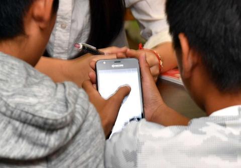 海外网：日本青少年网瘾问题堪忧：六成中小学生有网友 近两成见过面