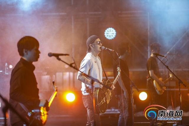 原创组图丨郝云亮相2019红珊瑚国际音乐节 压轴表演引发全场大合唱