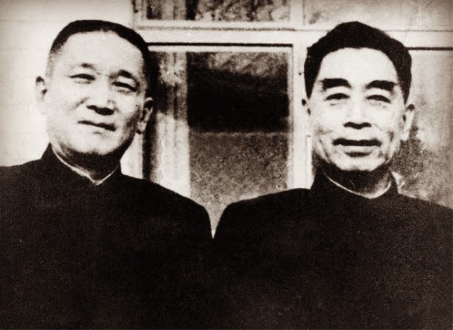 张治中（左）与周恩来.jpg