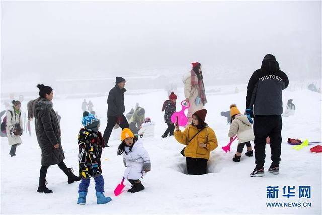 新华网：成都西岭雪山迎来冰雪季