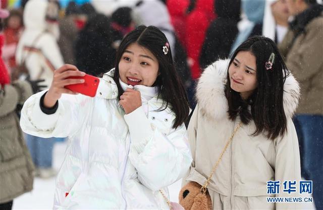 新华网：成都西岭雪山迎来冰雪季