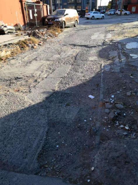 「北京日报客户端」坑洼难行主干道成“拦路虎”，无物业小区维修有多难？