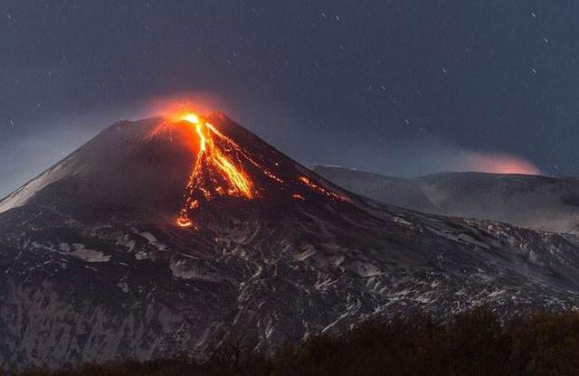 上观新闻@新西兰火山喷发后，关于火山旅游安全问题，人们应该知道些什么