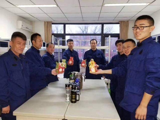 「北京日报客户端」最甜礼物！平安夜消防员收到平安果