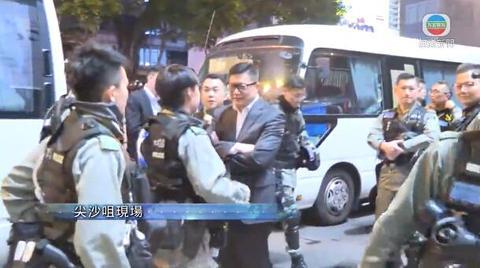 【海外网】港警“一哥”：暴徒别再破坏，让市民有真正平安的平安夜