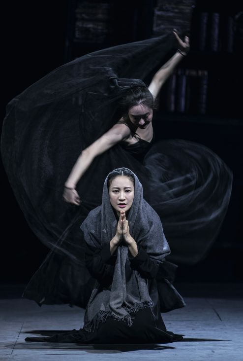 「中国新闻周刊」图米纳斯版《浮士德》：跟魔鬼签约这事，中国人能懂