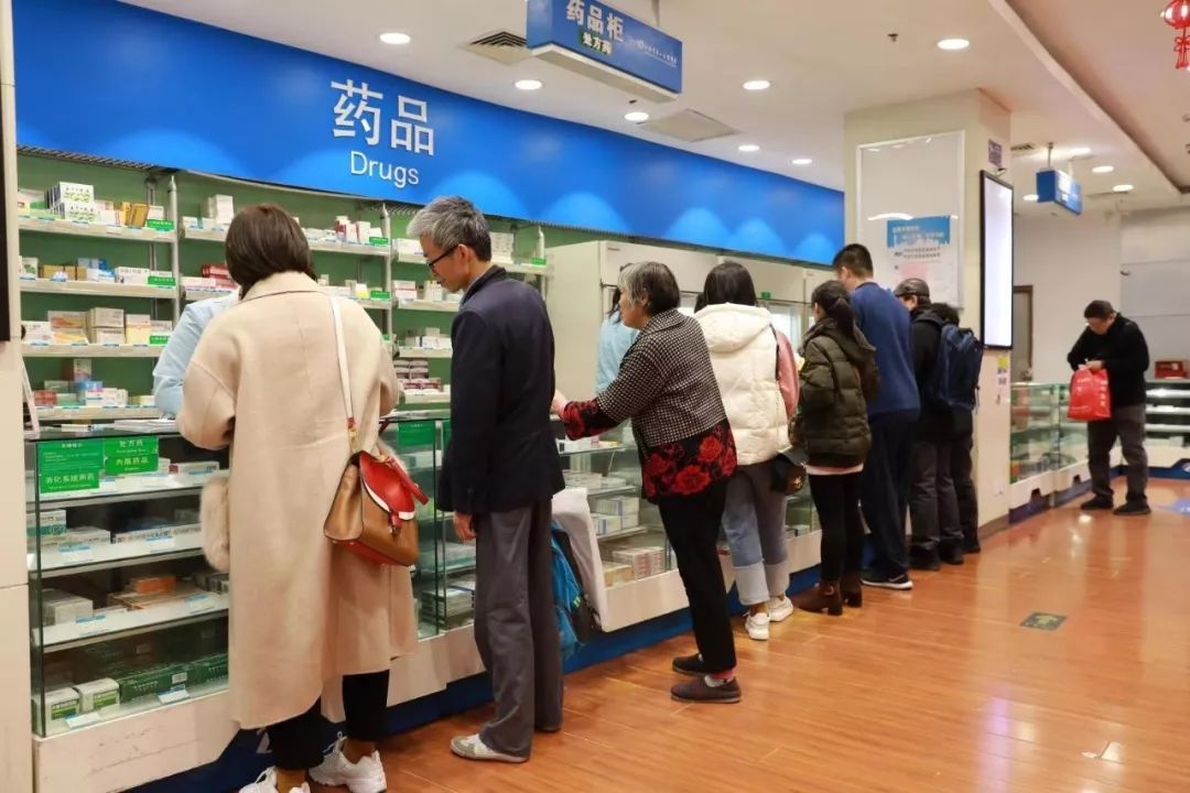 生命时报：12月起全国带量采购陆续实施，药品品种不断增加?——百姓享受政策红利，零售药店变身“健康管家”