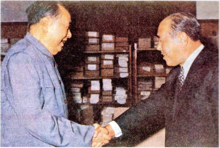 1972年9月，毛泽东会见访华的日本首相田中角荣.jpg