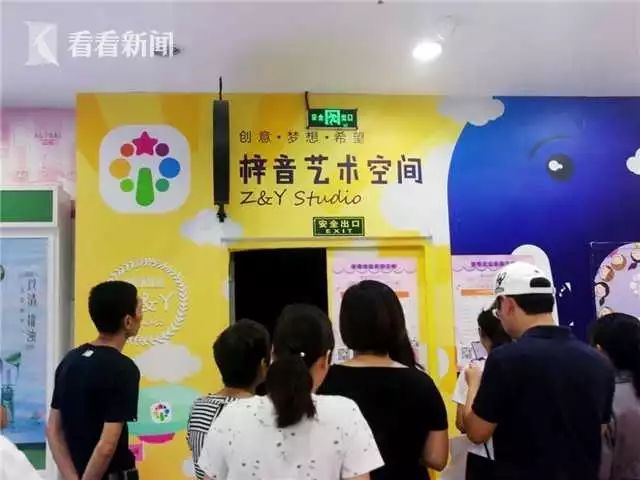 [新闻坊]刷屏！李小龙女儿起诉真功夫，索赔2个亿！上海法院已受理