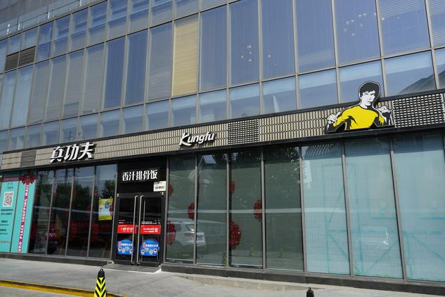 「北京日报客户端」北京晚报评论：“李小龙”诉侵权，这官司该打