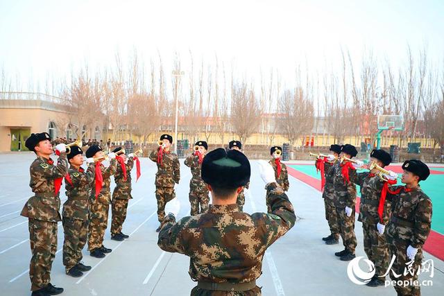 【人民网】21种军号都怎么吹？合格的司号员这样培训