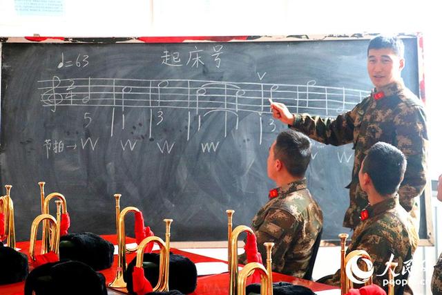 【人民网】21种军号都怎么吹？合格的司号员这样培训