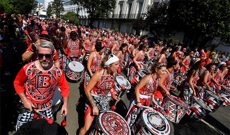 「文汇报」“脱欧”僵局导致外国精英大量流失，约翰逊政府急了，打算在全球干这事……