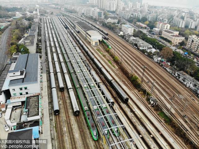 人民网：全国铁路新列车运行图实行