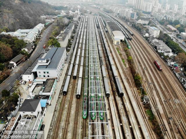 人民网：全国铁路新列车运行图实行