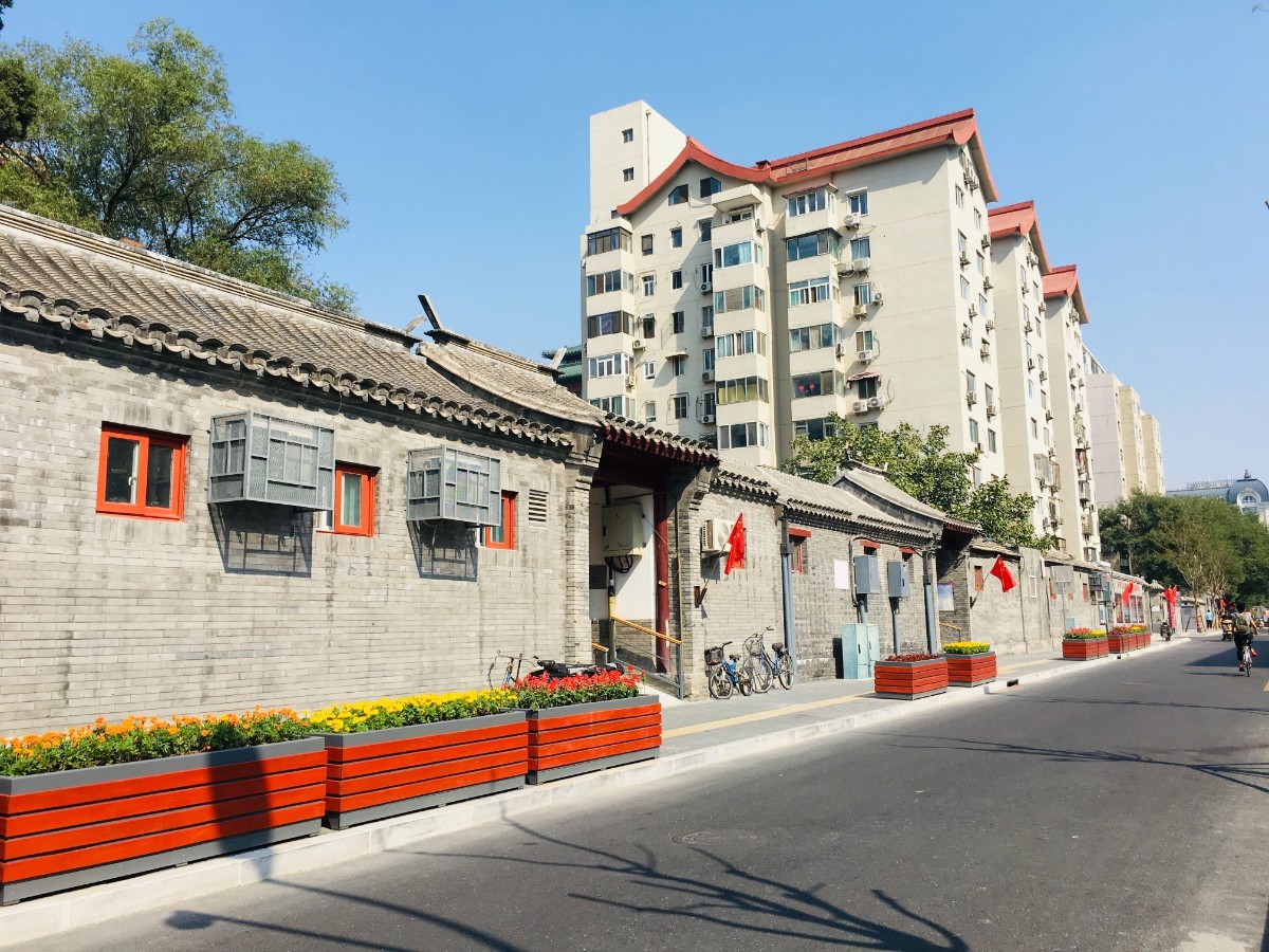 交通安宁步行友好街区示例-煤渣胡同. 关键词:停车治理