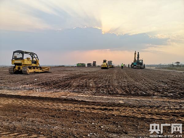 央广网@「“一带一路”好故事」高标准建设雅万高铁 做好中国高铁全方位走出去第一单