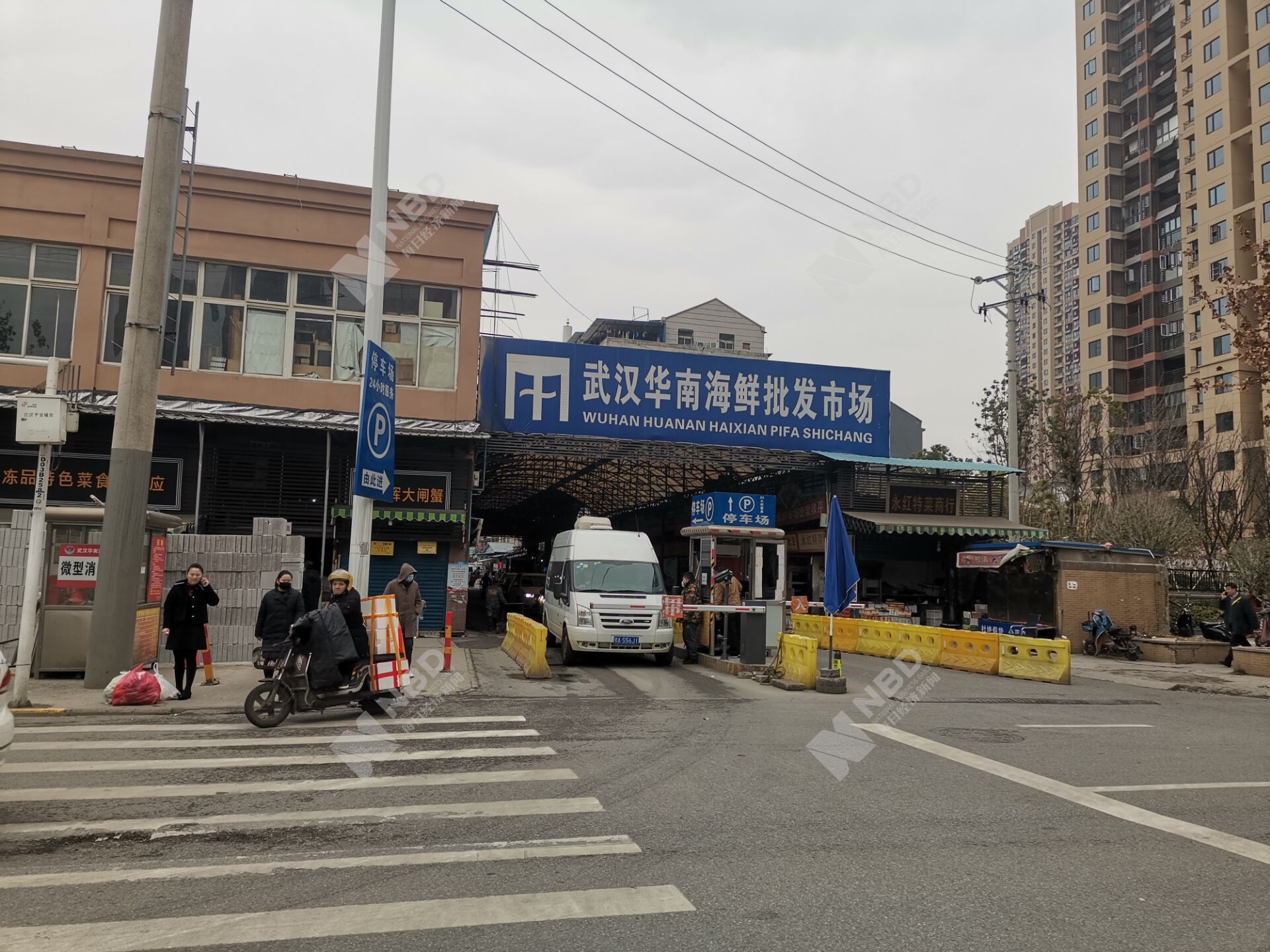 「每日经济新闻」图集丨探访武汉不明原因肺炎始发海鲜批发市场