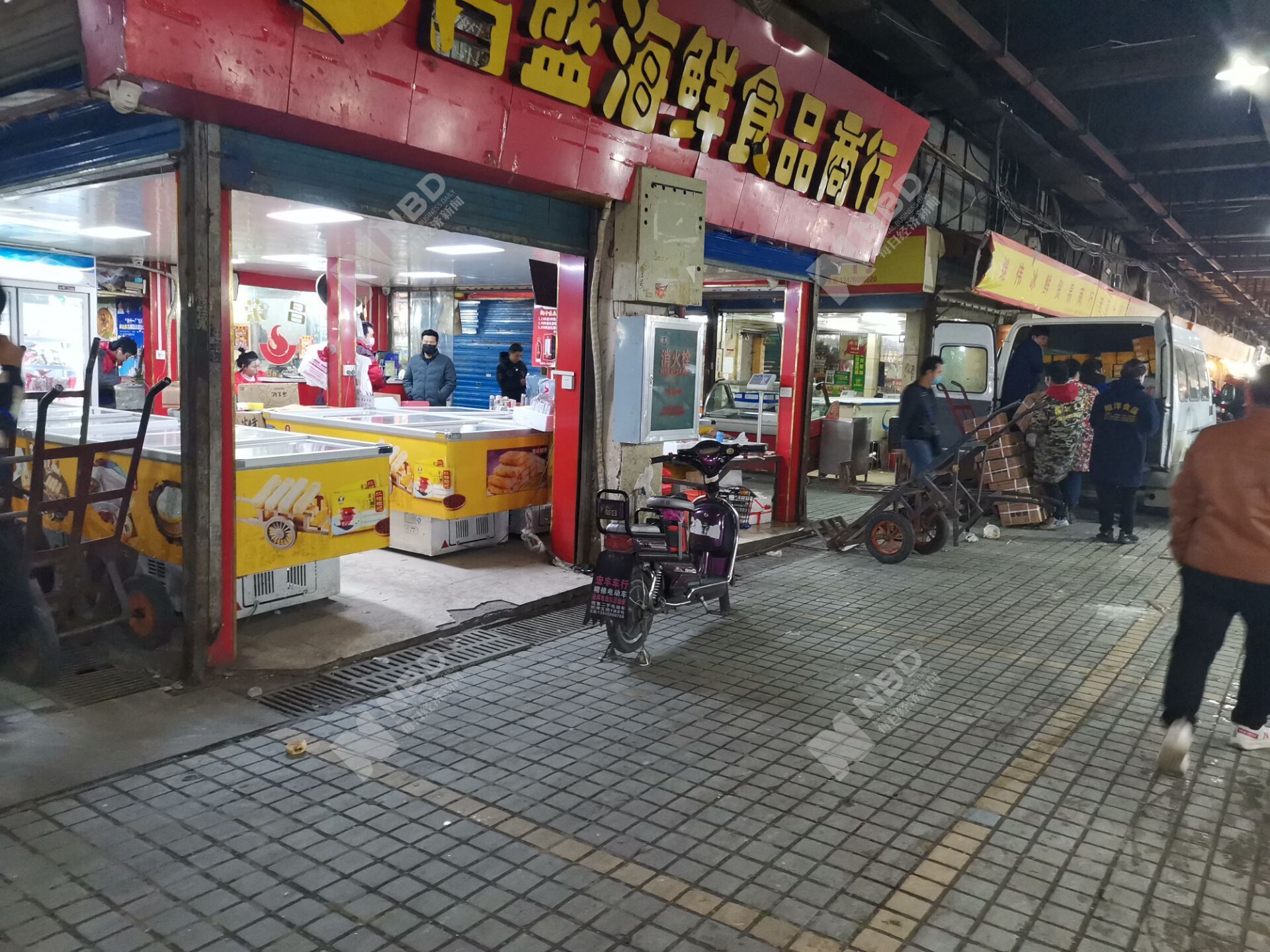 「每日经济新闻」图集丨探访武汉不明原因肺炎始发海鲜批发市场