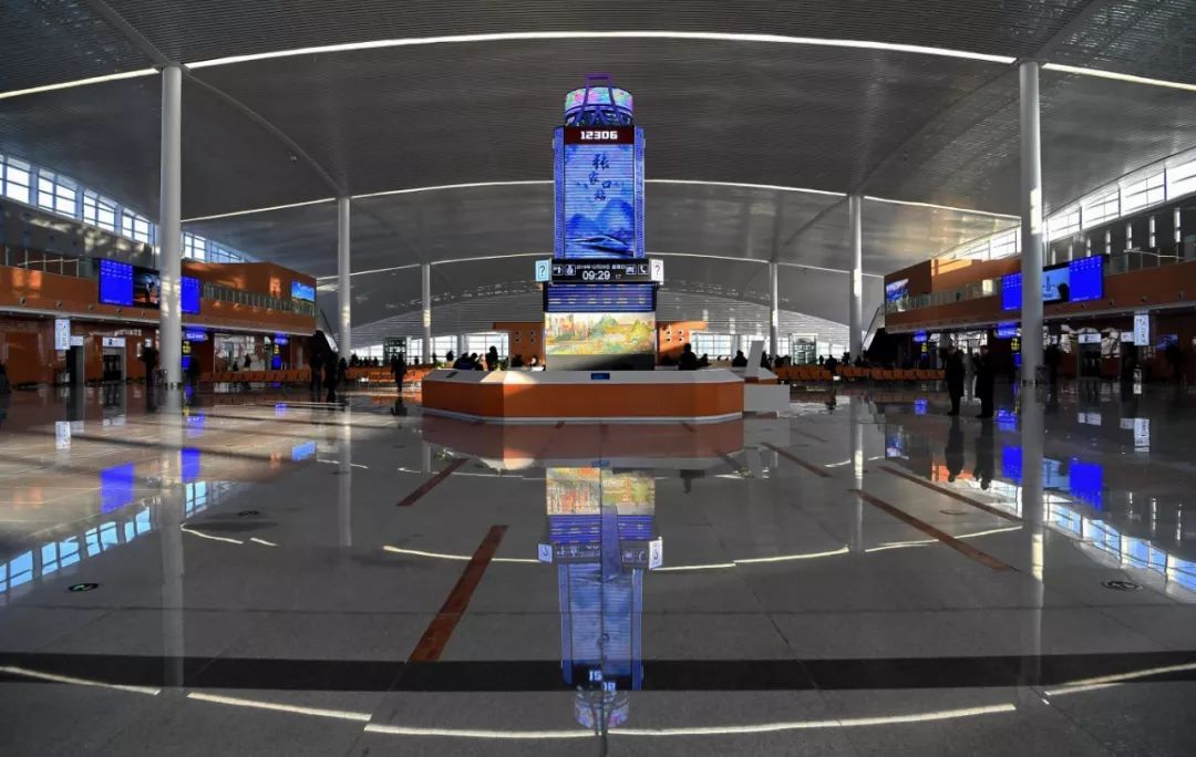 这一幕,跨越百年!