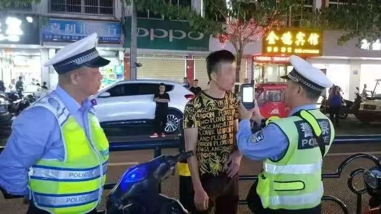 「南国都市报」黑榜！夜查酒驾，屯昌一晚上这8个“醉猫”落网